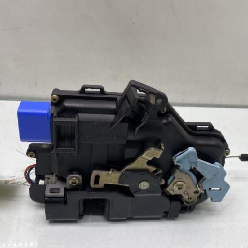 Serrure avant droit VOLKSWAGEN GOLF 5 Photo n°3