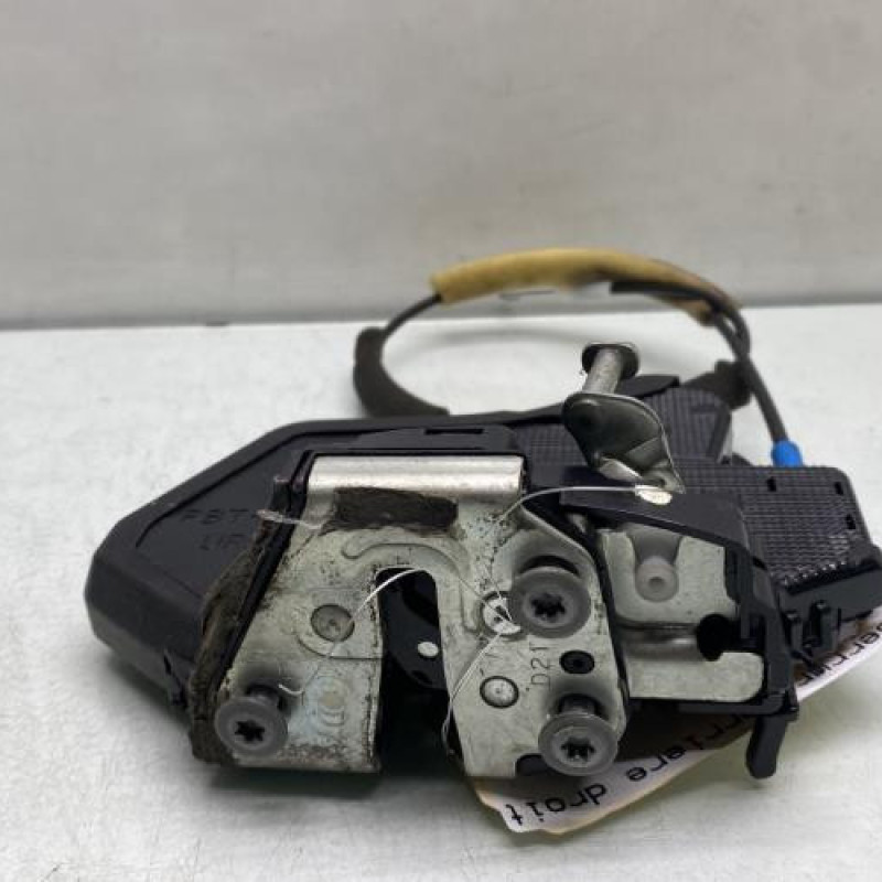 Serrure arriere droit TOYOTA AVENSIS 2 Photo n°1