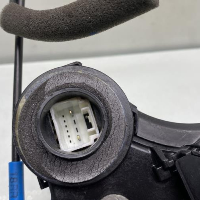 Serrure arriere droit TOYOTA AVENSIS 2 Photo n°4