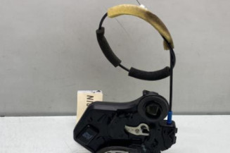 Serrure arriere gauche TOYOTA AVENSIS 2