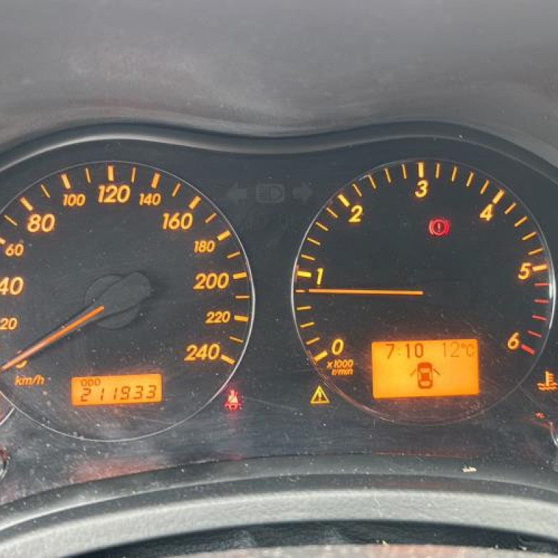 Serrure arriere gauche TOYOTA AVENSIS 2 Photo n°20