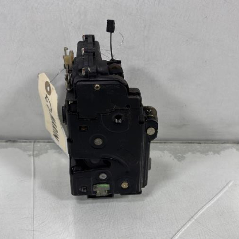 Serrure arriere droit VOLKSWAGEN GOLF 4 Photo n°1