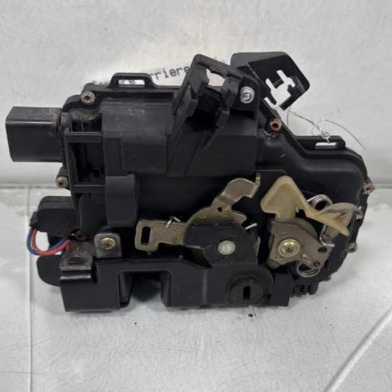 Serrure arriere droit VOLKSWAGEN GOLF 4 Photo n°4