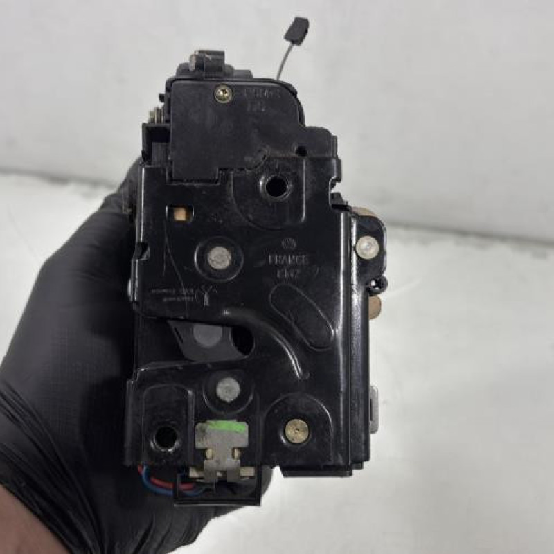 Serrure arriere droit VOLKSWAGEN GOLF 4 Photo n°5