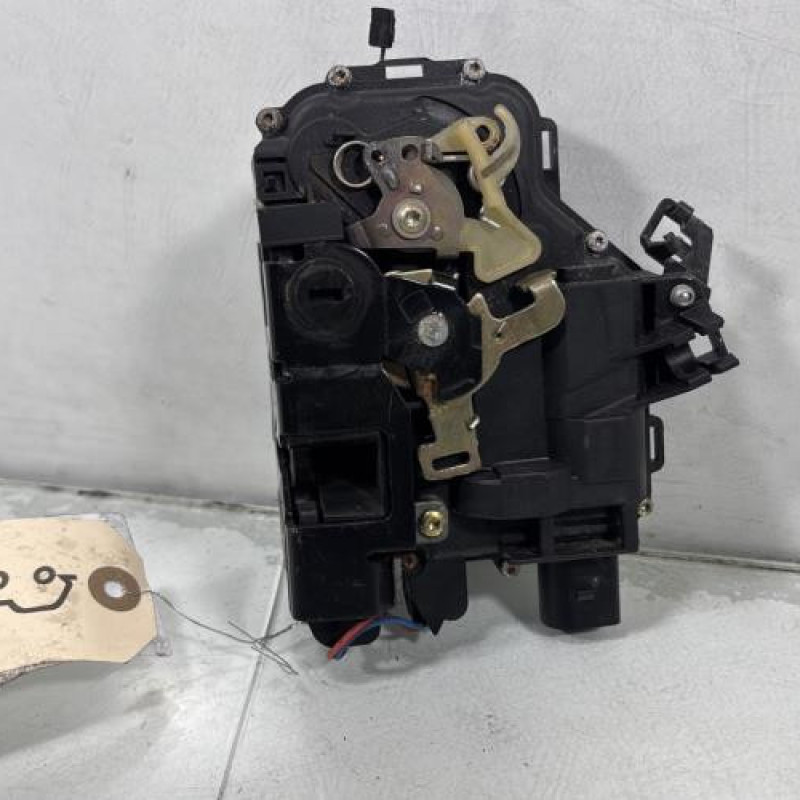 Serrure arriere gauche VOLKSWAGEN GOLF 4 Photo n°2