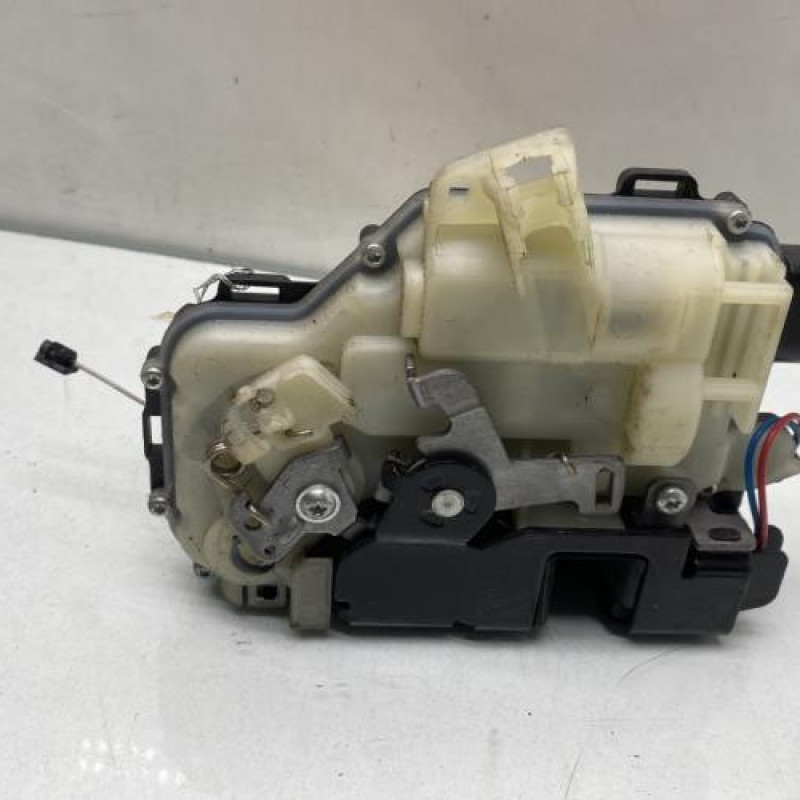 Serrure avant gauche VOLKSWAGEN GOLF 4 Photo n°3