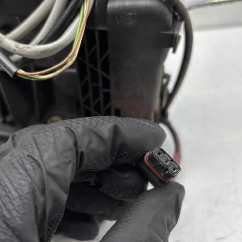 Serrure avant gauche MERCEDES CLASSE C 203 COUPE SPORT Photo n°5