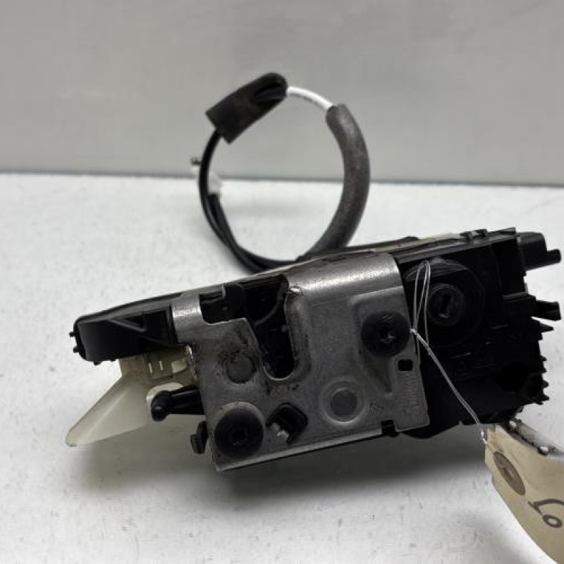 Serrure avant gauche PEUGEOT 208 1 Photo n°8