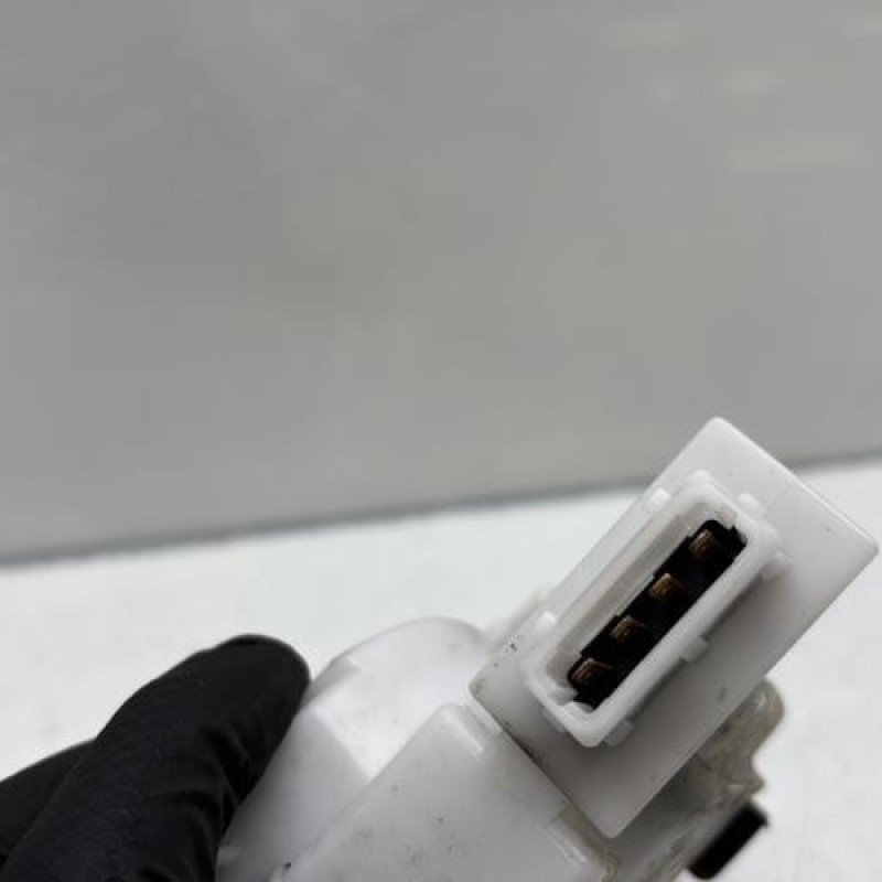 Serrure avant gauche VOLKSWAGEN POLO 3 Photo n°4