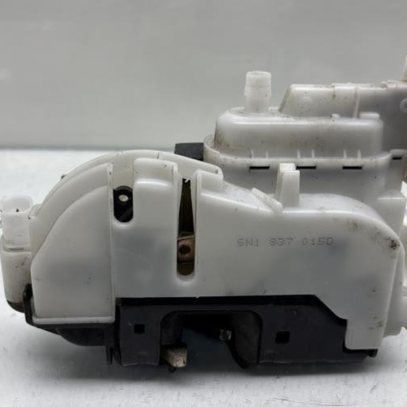 Serrure avant gauche VOLKSWAGEN POLO 3 Photo n°5