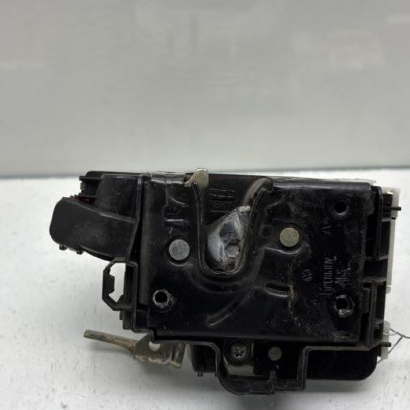 Serrure avant gauche VOLKSWAGEN POLO 3 Photo n°7