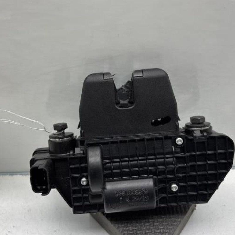 Serrure de coffre PEUGEOT 208 1 Photo n°1