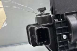 Serrure de coffre PEUGEOT 208 1