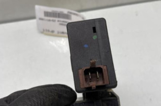 Serrure avant droit PEUGEOT 106