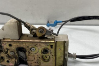 Serrure avant gauche FORD FIESTA 4 Photo n°1