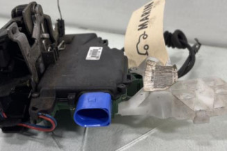 Serrure avant droit VOLKSWAGEN POLO 4