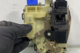 Serrure avant gauche VOLKSWAGEN POLO 4 Photo n°1