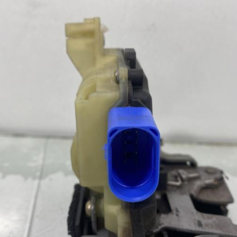 Serrure avant gauche VOLKSWAGEN POLO 4 Photo n°4