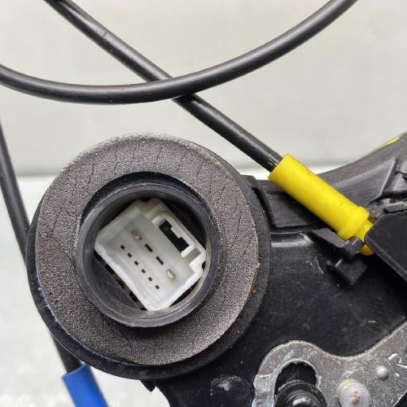 Serrure arriere droit TOYOTA COROLLA VERSO 2 Photo n°4