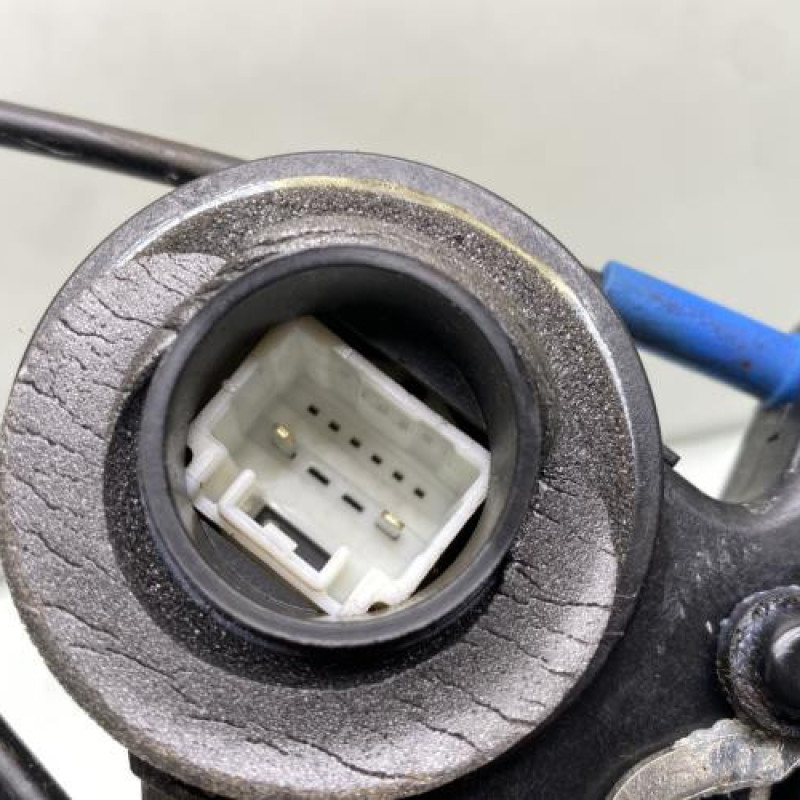 Serrure arriere gauche TOYOTA COROLLA VERSO 2 Photo n°4