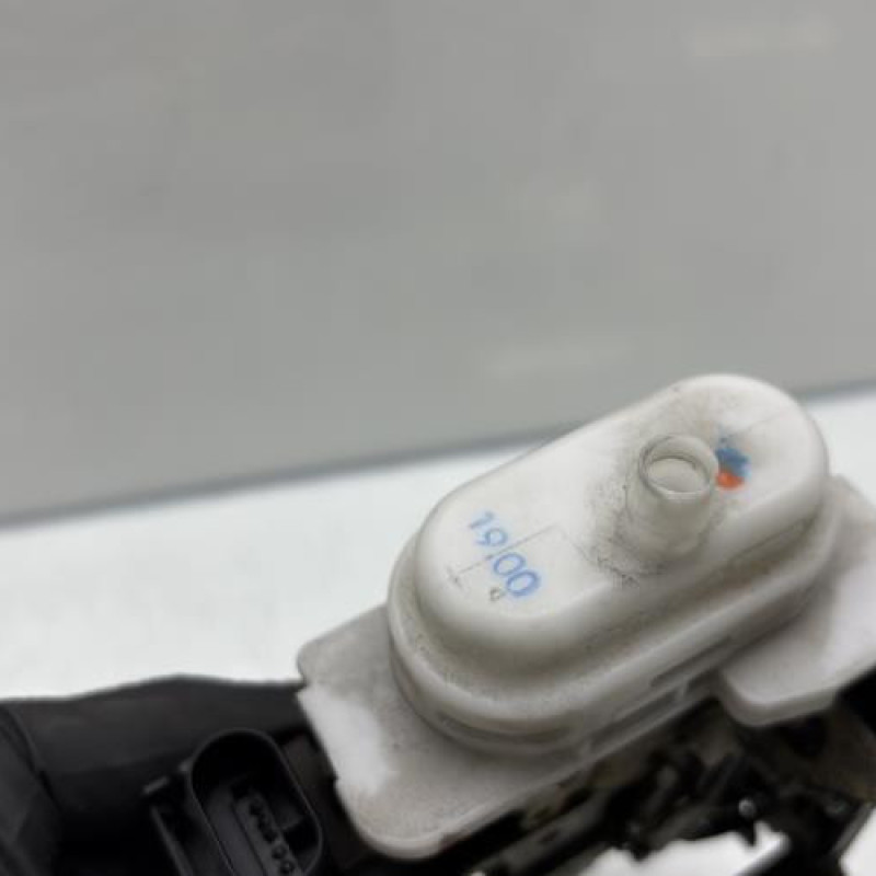 Serrure avant droit AUDI A4 1 Photo n°3