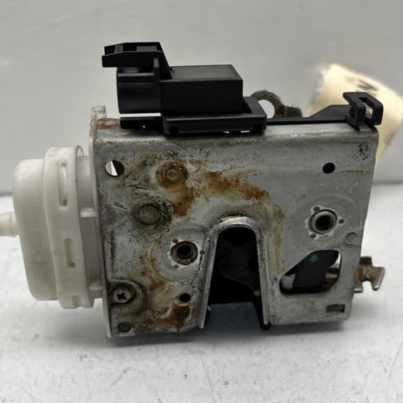 Serrure avant droit AUDI A4 1 Photo n°4