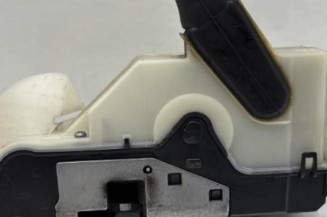 Serrure avant gauche PEUGEOT 208 1