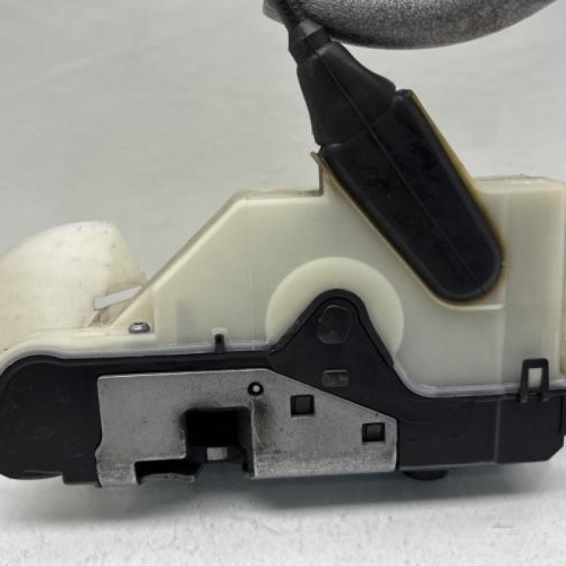 Serrure avant gauche PEUGEOT 208 1 Photo n°7