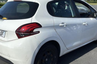 Serrure avant gauche PEUGEOT 208 1