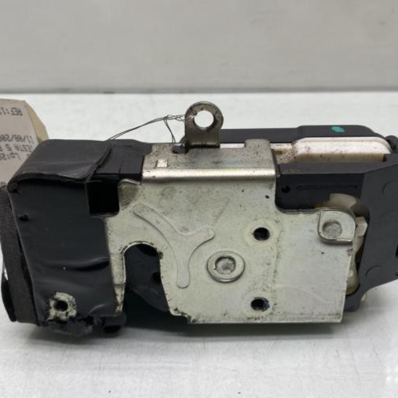 Serrure avant droit FORD FIESTA 5 Photo n°1