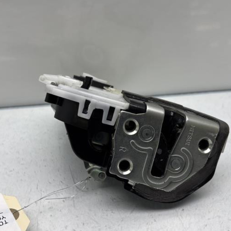 Serrure arriere droit TOYOTA YARIS 3 Photo n°4