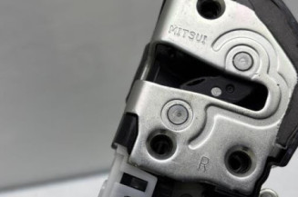 Serrure arriere droit TOYOTA YARIS 3