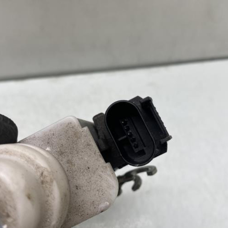 Serrure avant gauche AUDI A4 1 Photo n°3