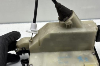 Serrure avant droit PEUGEOT 208 1