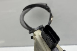 Serrure avant droit PEUGEOT 208 1