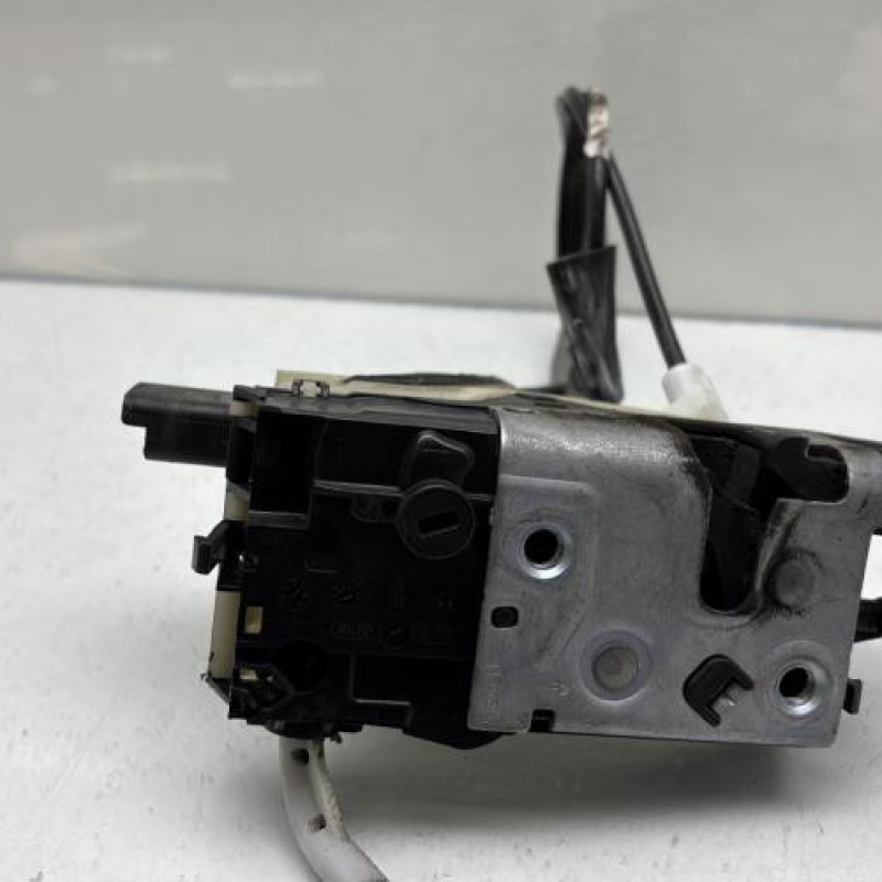 Serrure avant droit PEUGEOT 208 1 Photo n°8