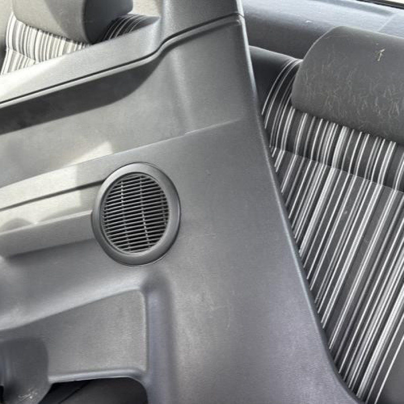 Serrure avant droit VOLKSWAGEN FOX Photo n°17