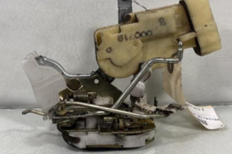 Serrure avant droit TOYOTA YARIS 1 Photo n°1