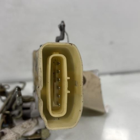 Serrure avant droit TOYOTA YARIS 1