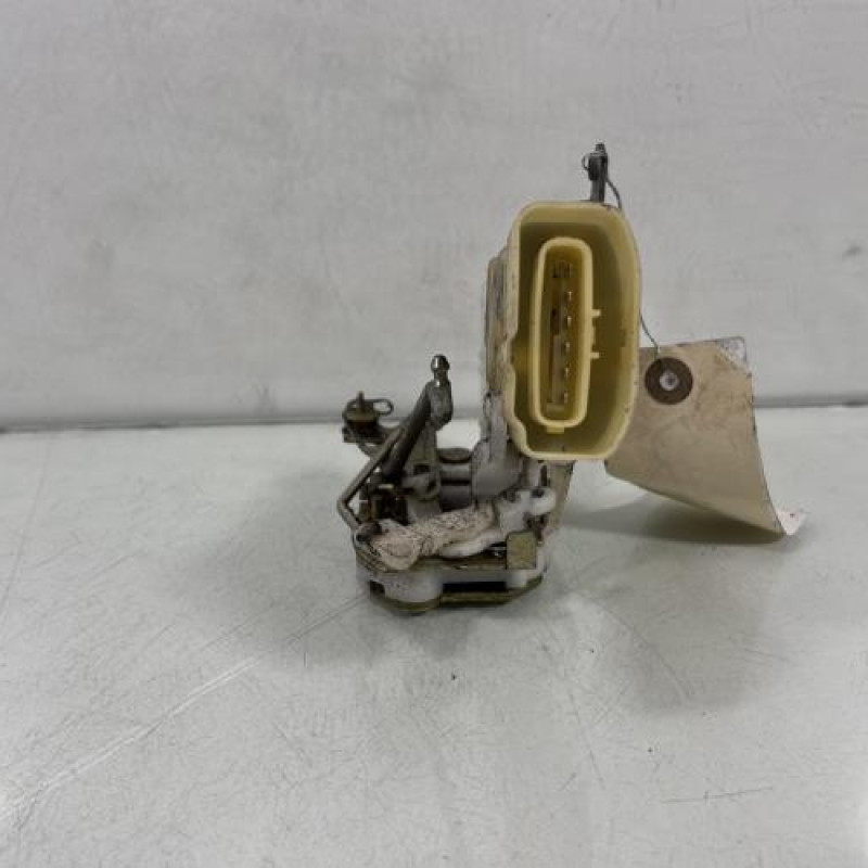 Serrure avant droit TOYOTA YARIS 1 Photo n°3