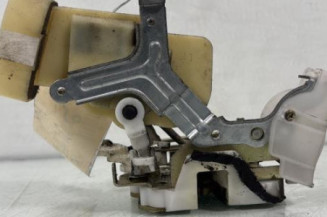 Serrure avant droit TOYOTA YARIS 1