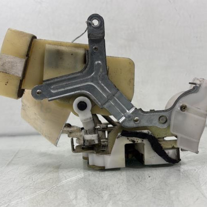 Serrure avant droit TOYOTA YARIS 1 Photo n°4