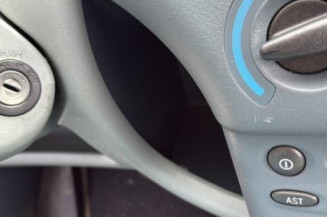 Serrure avant droit TOYOTA YARIS 1