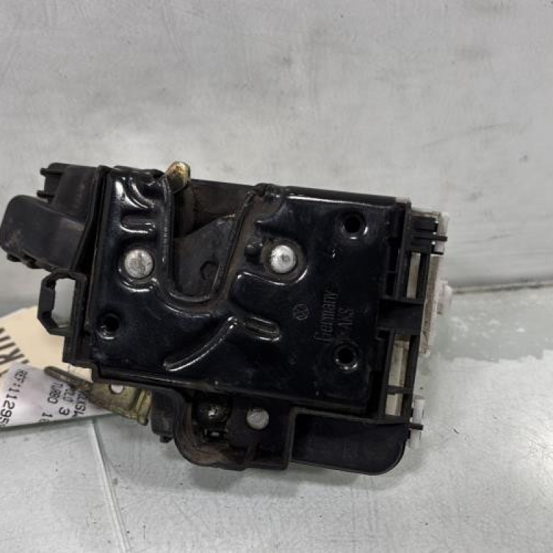 Serrure avant gauche VOLKSWAGEN POLO 3 Photo n°1