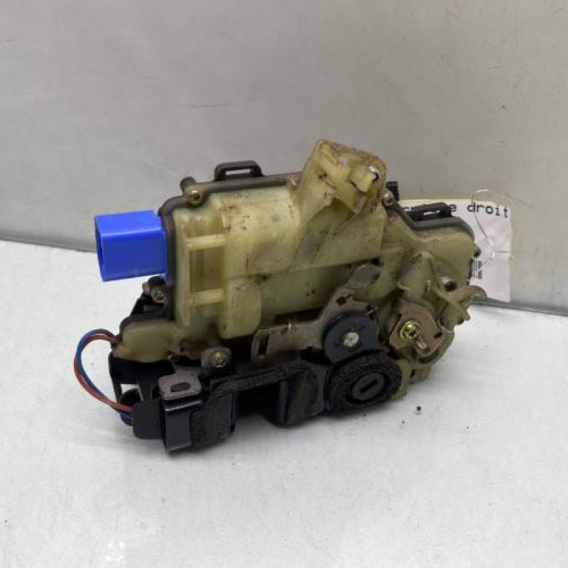 Serrure arriere droit VOLKSWAGEN POLO 4 Photo n°3