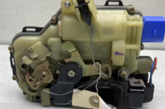 Serrure avant gauche VOLKSWAGEN POLO 4