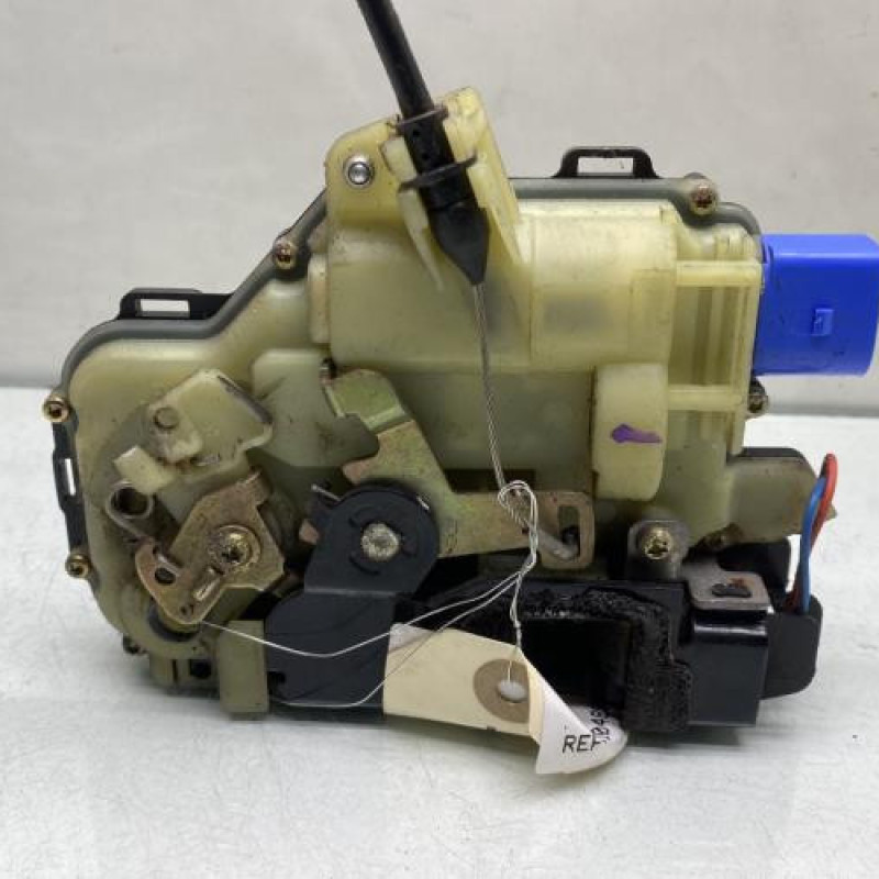 Serrure avant gauche VOLKSWAGEN POLO 4 Photo n°3