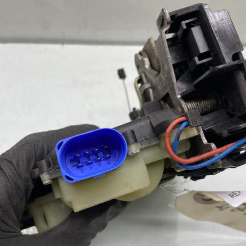 Serrure avant gauche VOLKSWAGEN POLO 4 Photo n°4