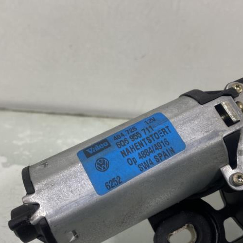 Moteur essuie glace arriere VOLKSWAGEN POLO 4 Photo n°4