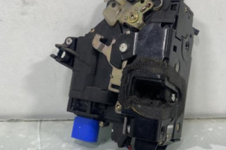 Serrure avant droit VOLKSWAGEN POLO 4 Photo n°1